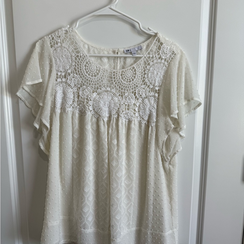DR2 Flutter Sleeve Lace Blouse in L